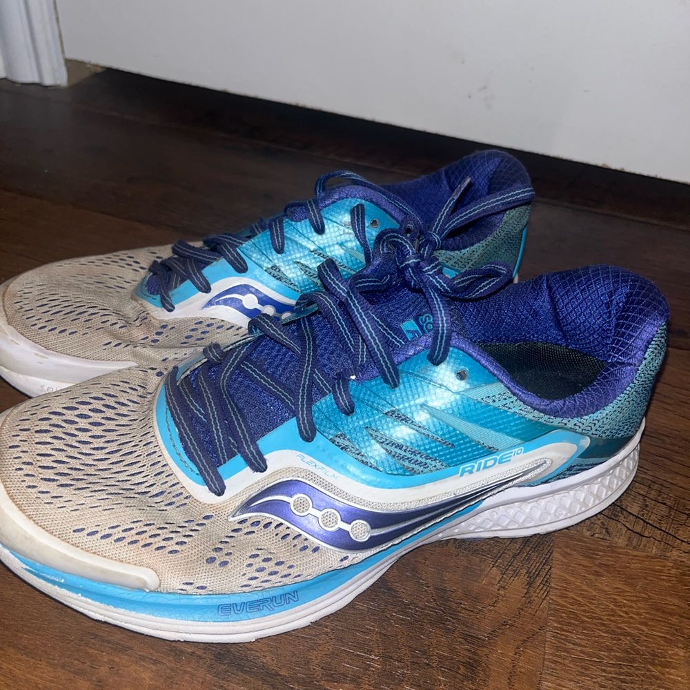 Saucony ride running shoes size 10
